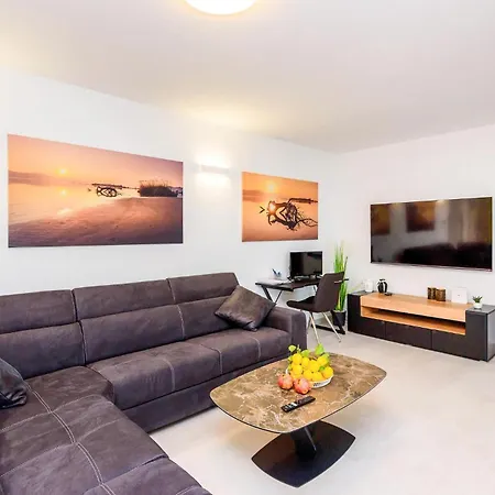 Luxurious In With Sauna * Drače