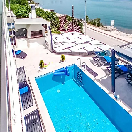 Luxurious In With Sauna Semesterbostad Drače