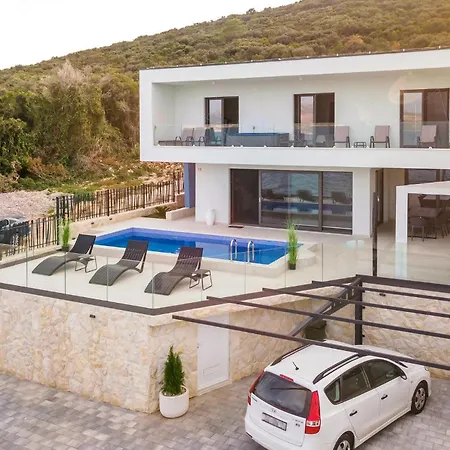 Luxurious In With Sauna Drače