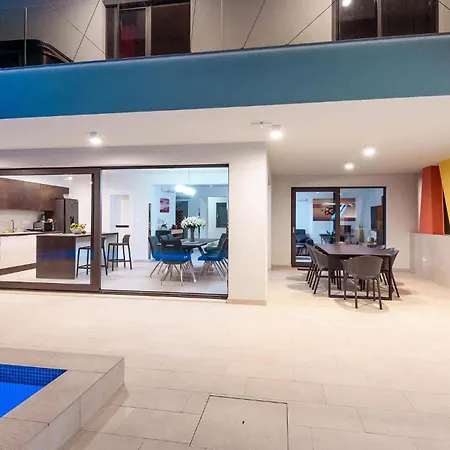 Luxurious In With Sauna Semesterbostad *