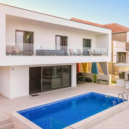 Luxurious In With Sauna Drace