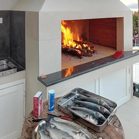 Holiday home Luxurious In With Sauna Drace