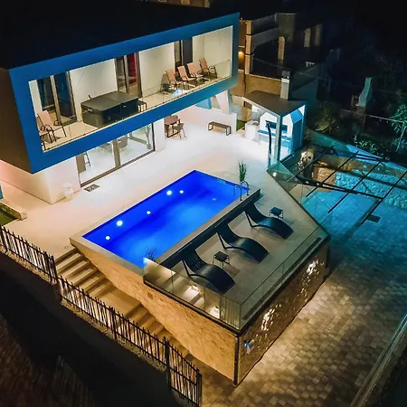 Luxurious In With Sauna Drače